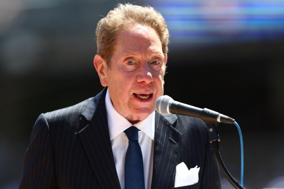 John Sterling gets struck by foul ball during Yankees broadcast