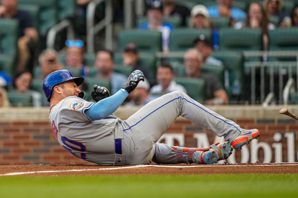 Mets first baseman Pete Alonso (20) reacts after being hit by a pitch
