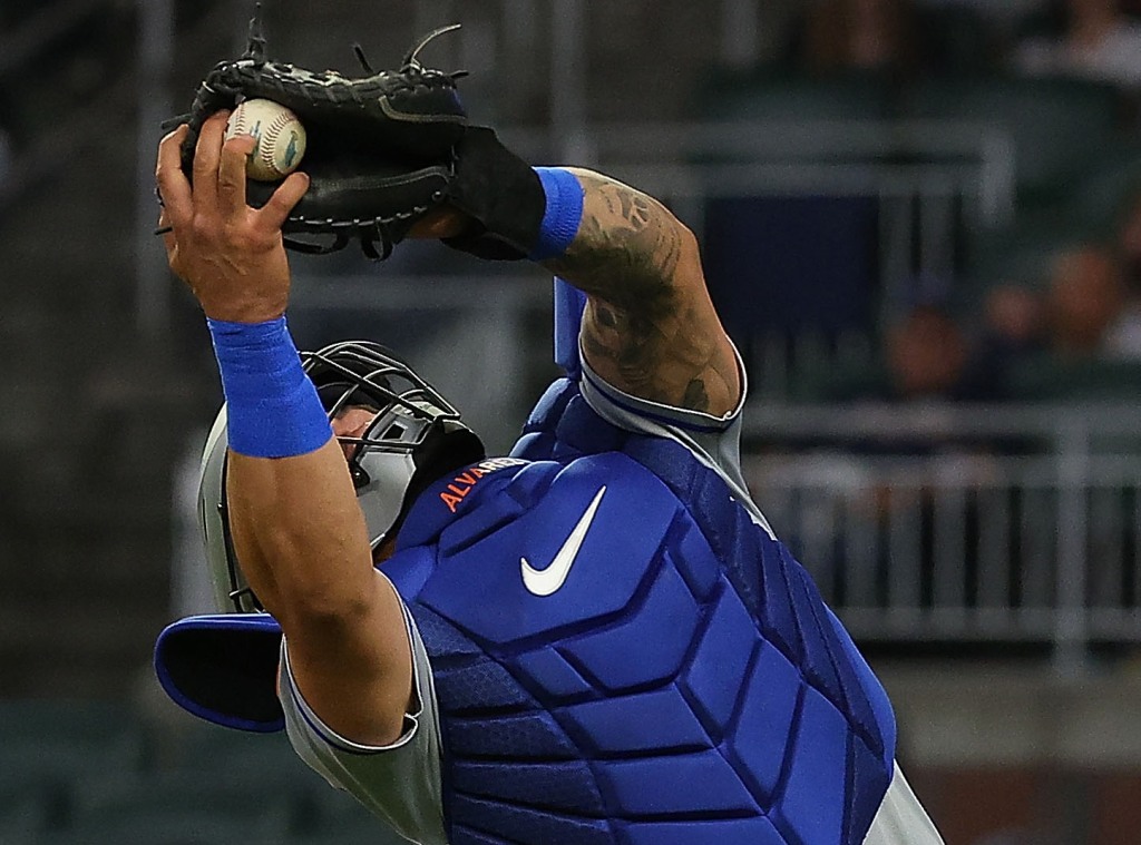 Omar Narvaez catches a foul ball during the Mets' 6-4 loss to the Braves.